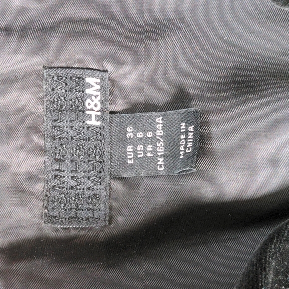 H&M Short sleeve velvet cape - Picture 4 of 6
